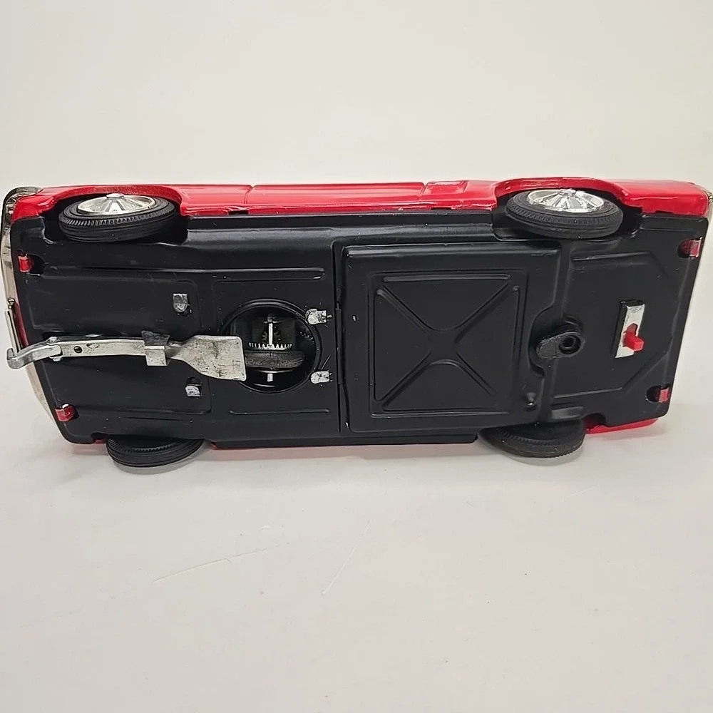 VINTAGE JAPAN TAIYO BUMP' N GO TIN FORD‎ MUSTANG BATTERY OP WORKS
